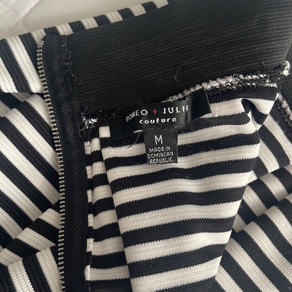 Horizontal stripped print skirt, Black & White🖤🤍 - Picture 5 of 6